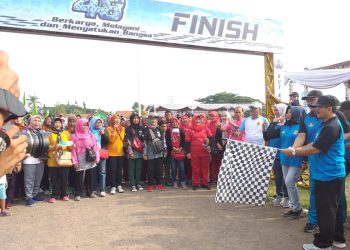 MERIAHKAN HUT KORPRI KE 48 TAHUN 2019 PEMKAB CIREBON GELAR KEGIATAN GERAK JALAN SEHAT