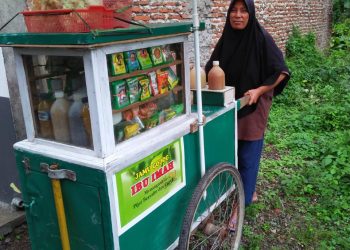 Bu Imah Penjual Jamu Godog, Kelima Anaknya Sukses