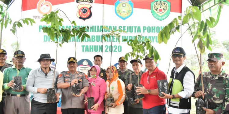 Hari Sejuta Pohon Sedunia Tahun 2020 Polres Indramayu  Tanam 66.600 Pohon di Tiga Tempat