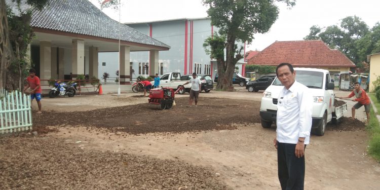 Langganan Becek Dan Banjir Saat Musim Hujan Tiba, Halaman Kantor Kecamatan Ciledug Di Hotmix Hasil Swadana