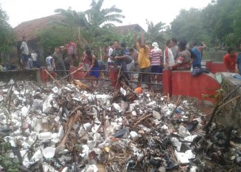 Pasca Banjir, Desa Gamel Dikepung Kiriman Sampah