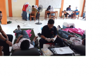 Pelajar SMK dan SMA BP Adiwerna Donor Darah