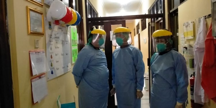 Tim Kementrian RI Ambil Sempel Swap Nasofaring, Sputum. Dan Serum pasien Yang diduga Terjangkit Virus Corona