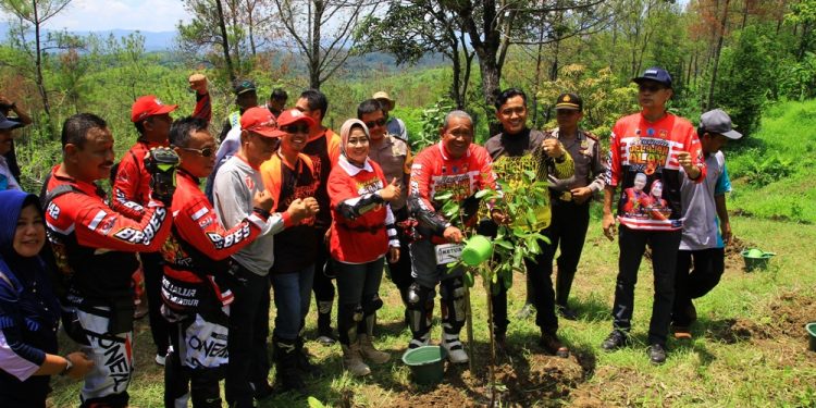 Akrab Dengan Alam Offroad JAB 8 Tanam Pohon