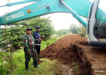 Dihari yang ke Tiga Pihak BBWC 005 Cimanuk – Cisanggarung Lakukan Penambalan Sekaligus Peninggian Tanggul