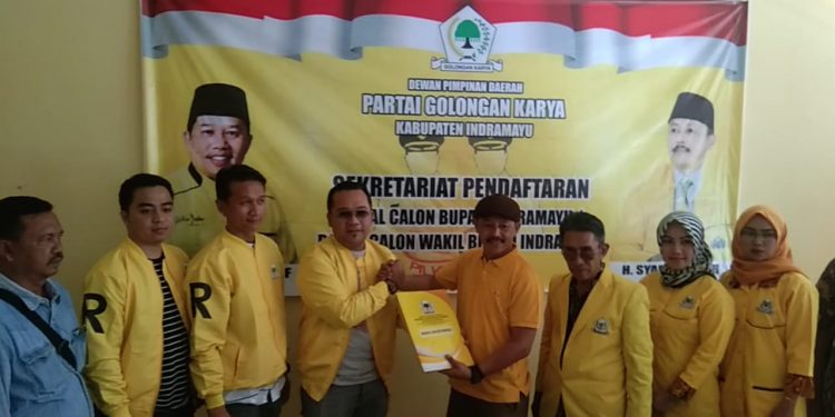 Hilal Kembalikan Formulir Pendaftaran Balon Bupati Indramayu