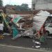 Ngantuk, Truk Hino Gandeng Tabrak Tiga Rumah dan Dua Minibus
