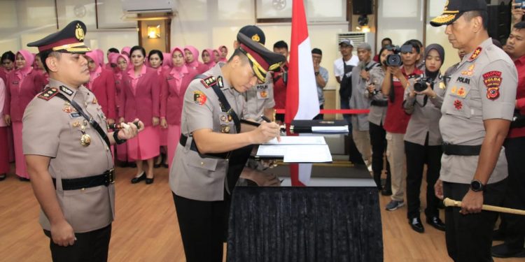AKBP syamsul Huda Resmi Gantikan AKBP Roland Ronaldy Sebagai Kapolres Cirebon Kota