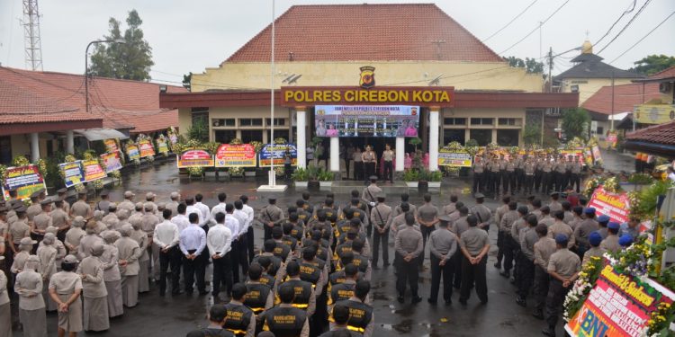 Upacara Penyambutan Kapolres Cirebon Kota Yang Baru