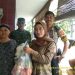 BhabinkantibmasPolsek Gunung Jati Kawal Pembagian Sembako