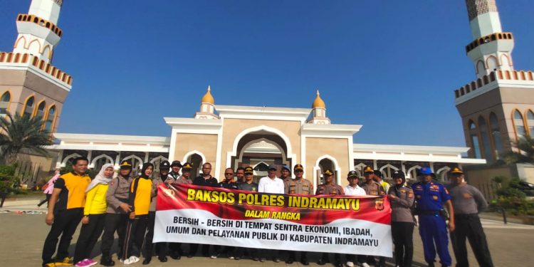 Cegah Penyebaran Covid 19, Forkopimda Indramayu Bersihkan Area Publik