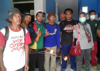 Peduli Warganya, Pemdes Tegalkarang Cegah Covid 19 Dengan Semprotkan Cairan Disinfektan Keseluruh Wilayah Desanya