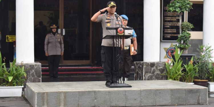 Kapolres Cirebon Kota Anugrahi Anggota Tak Bermasalah Dengan Kenaikan Pangkat Pengabdian IPDA