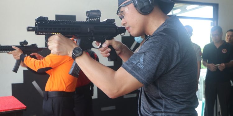 Latihan Menembak Bersama Kapolres Cirebon Kota dan Danyon C Pelopor Sat Brimob Polda Jabar