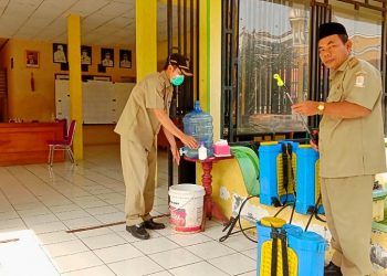 Antisipasi Penyebaran Wabah Covid-19, Pemdes Susukantonggoh dan Pemdes Susukanlebak Melaksanakan Penyemprotan Desinfektan
