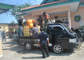 Cegah Penyebaran Covid 19 Pemdes Penganjang Lakukan Penyemrotan