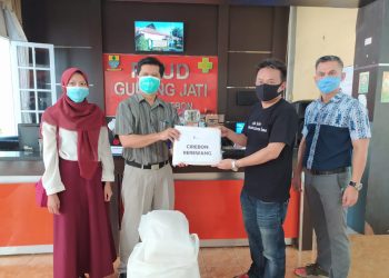 Yayasan Cirebon Rerewang Donasikan APD Untuk RSD Gunung Jati