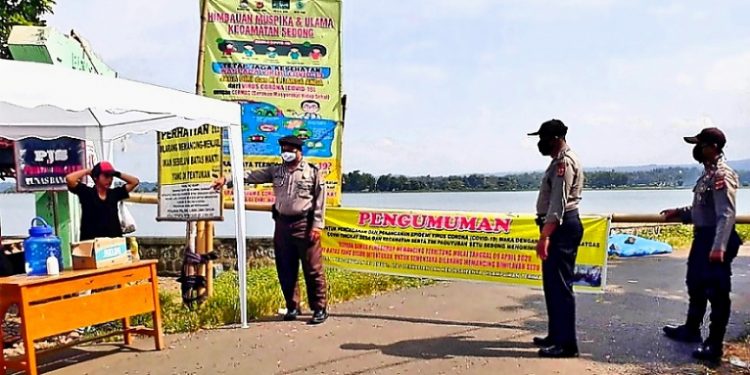 Halau Kedatangan Pengunjung Dan Pemancing Mania, Warga Portal Seluruh Akses Jalan Menuju Setu Sedong