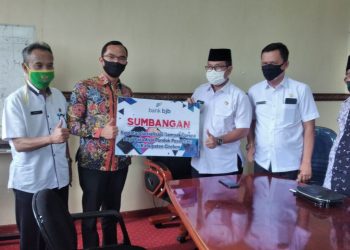 Tak Ingin Tradisi Ngaji Pasaran DiPesantren Hilang. Bupati Cirebon Salurkan Bantuan Alat Untuk Live Striming