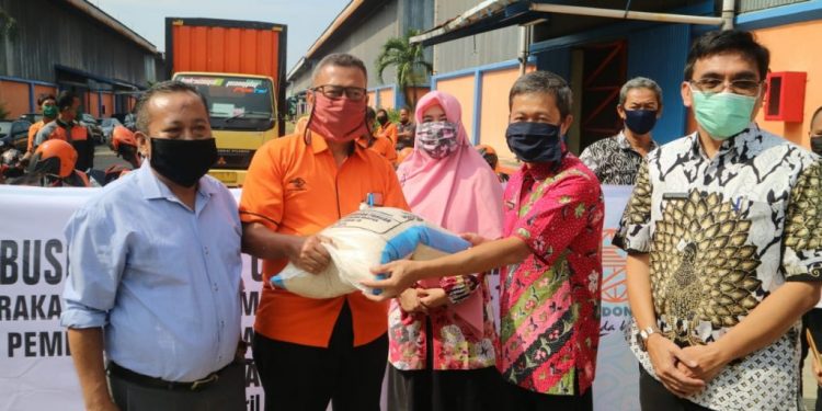 Pemda Kota Cirebon Mulai Distribusikan Bantuan Uang Dan Beras Untuk Warga Terdampak Covid-19.