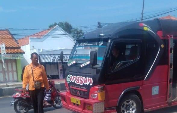 Imbas Covid-19, Jasa Angkutan Umum Sepi Penumpang