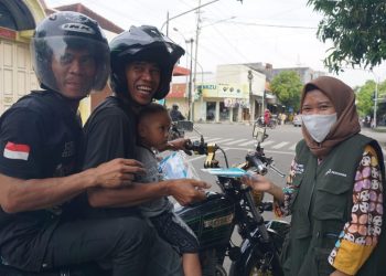 Cegah Penyebaran Covid-19, Pertamina RU VI Bagikan Ribuan Masker