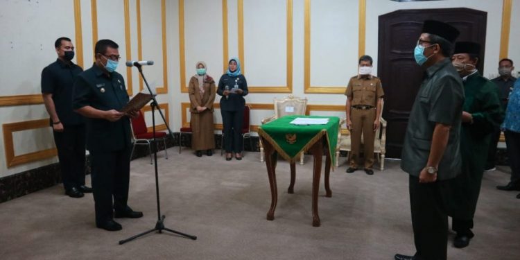 Wali Kota Cirebon Lantik Direktur Teknik Perumda Air Minum Tirta Giri Nata