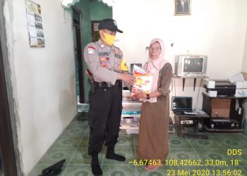 Bripka Suharto Terus Peduli Pada Warga Desa Tegalkarang Yang Terdampak Pandemik Covid 19