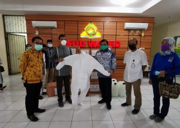 Anggota DPR RI Herman Khaeron Fraksi Parta Demokrat Turun Langsung Bagikan Bantuan Terdampak Covid-19