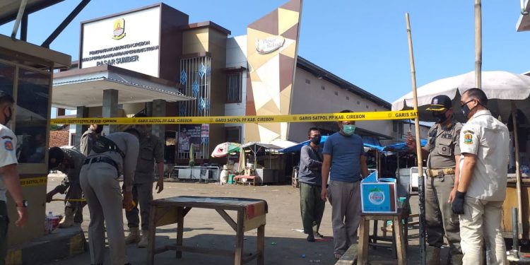 Satpol PP Segel Pasar Sumber Kab. Cirebon