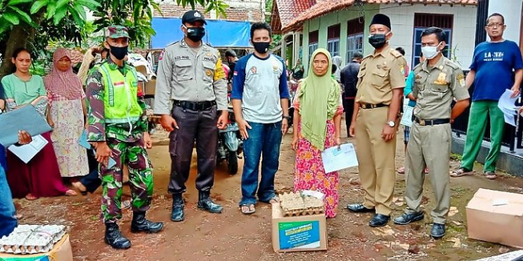 405 KK di Desa Sampih Terima Paket Sembako Bantuan Provinsi Jawa Barat