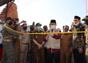 Bupati Cirebon Buka Pasar Sumber Lebih Cepat