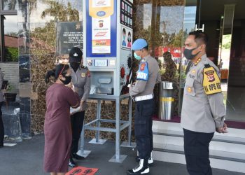 Hari Bhayangkara, Polresta Cirebon Kembali Salurkan Bantuan Kepada Warga Melalui ATM Beras