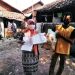 Puskesos Dan Karang Taruna Paksi Sakti Desa Weru Kidul Kawal Penyaluran Bantuan Bupati