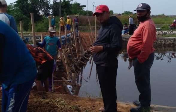 Antisipasi Gagal Panen, Pemdes Ilir Bendung Sungai Sumbermas