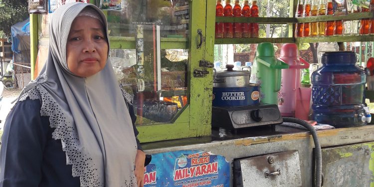 Jeritan Rumini Pedagang di Lingkungan Pemkab Cirebon Meminta Pintu Gerbang GOR Dibuka Kembali
