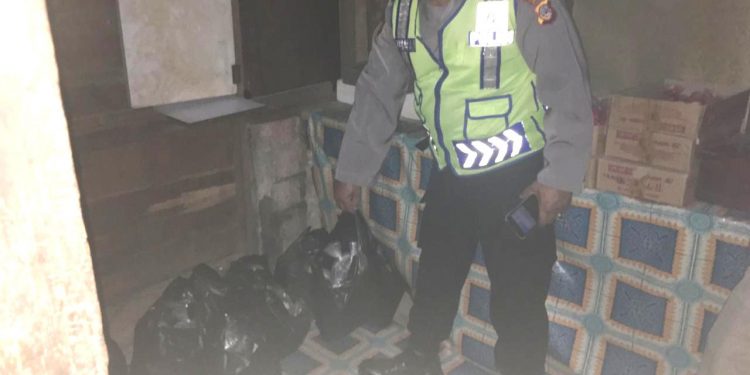 Petugas Gabungan Sita 154 Liter Tuak