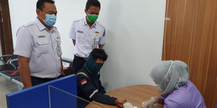 Sinergi BUMN, KAI dan Rajawali Nusindo Hadirkan Layanan Rapid Test di Stasiun Cirebon