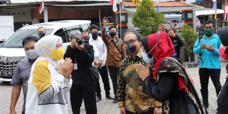 Bupati Lindungi PMI Asal Brebes dengan LTSA