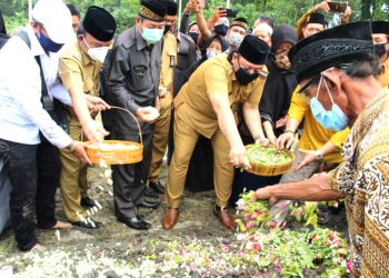 Dedy – Jumadi , Antar Pemakaman Mantan Wali Kota Tegal