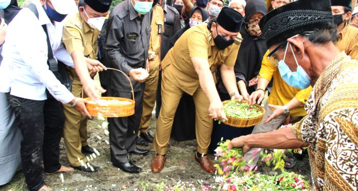 Dedy – Jumadi , Antar Pemakaman Mantan Wali Kota Tegal