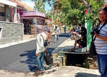Cair Dana BanProv, Pemdes Susukanlebak Gelar Rehabilitasi Jalan Desa