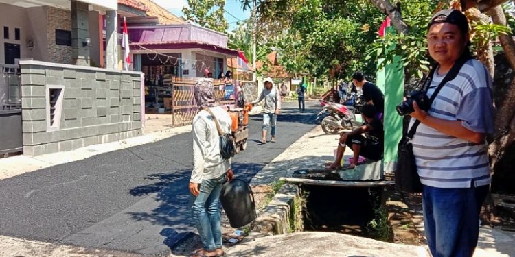 Cair Dana BanProv, Pemdes Susukanlebak Gelar Rehabilitasi Jalan Desa