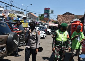 Patroli Terpadu, Sampaikan Imbauan 3M dan Bagikan Masker