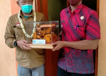 Kepala DPMD Provinsi Jawa Barat Acungi Jempol Kinerja Pemdes Kebonturi Dalam Membangun Dan Mensejahterakan Masyarakatnya