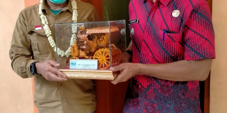 Kepala DPMD Provinsi Jawa Barat Acungi Jempol Kinerja Pemdes Kebonturi Dalam Membangun Dan Mensejahterakan Masyarakatnya