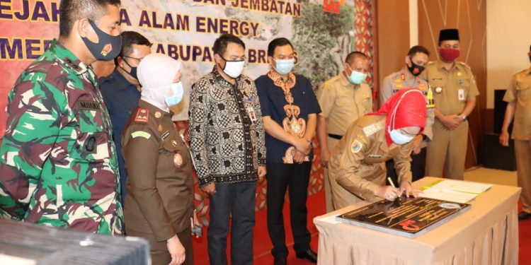 Pemkab Brebes Terima Aset Jalan dan Jembatan