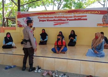 Satbrimob Polda Jabar Sosialisasikan Penerapan Protokol Kesehatan Dan Sediakan Wifi Gratis Bantu Siswa Belajar Online