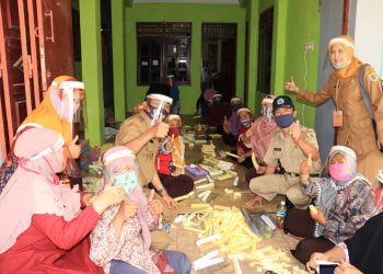 Wakil Bupati Tinjau Kelompok Penggarap Face Shield