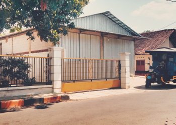 Aktifitas Gudang di Desa Curug di Duga Tidak Kantongi TDG